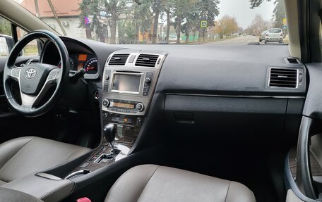 Toyota Avensis III рестайлинг, 2012 год, 1 700 000 рублей, 23 фотография