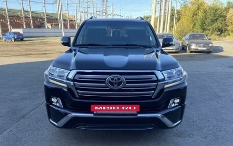 Toyota Land Cruiser 200, 2018 год, 6 900 000 рублей, 9 фотография