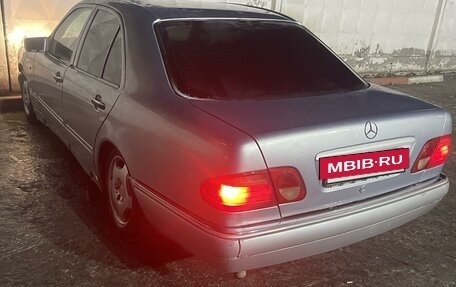 Mercedes-Benz E-Класс, 1996 год, 180 000 рублей, 3 фотография