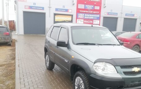 Chevrolet Niva I рестайлинг, 2010 год, 600 000 рублей, 5 фотография