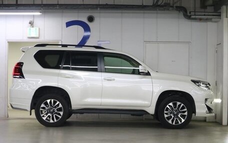 Toyota Land Cruiser Prado 150 рестайлинг 2, 2022 год, 6 800 999 рублей, 4 фотография