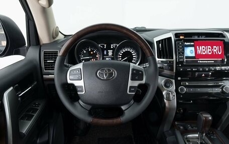 Toyota Land Cruiser 200, 2015 год, 4 890 000 рублей, 34 фотография