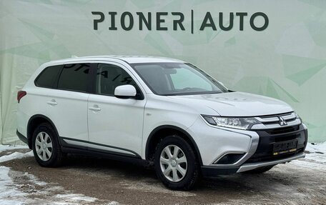 Mitsubishi Outlander III рестайлинг 3, 2017 год, 1 850 000 рублей, 3 фотография