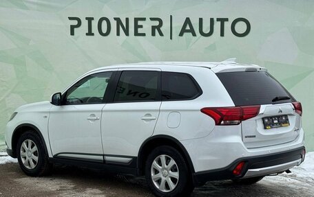 Mitsubishi Outlander III рестайлинг 3, 2017 год, 1 850 000 рублей, 5 фотография