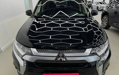 Mitsubishi Outlander III рестайлинг 3, 2019 год, 2 400 000 рублей, 1 фотография