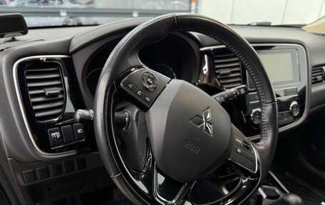 Mitsubishi Outlander III рестайлинг 3, 2019 год, 2 400 000 рублей, 12 фотография