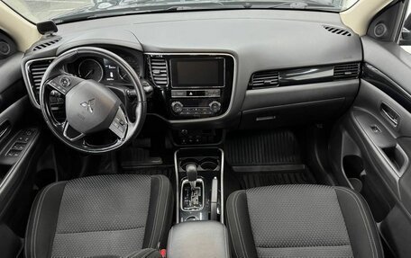 Mitsubishi Outlander III рестайлинг 3, 2019 год, 2 400 000 рублей, 7 фотография