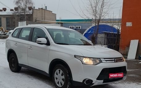 Mitsubishi Outlander III рестайлинг 3, 2014 год, 1 297 000 рублей, 1 фотография