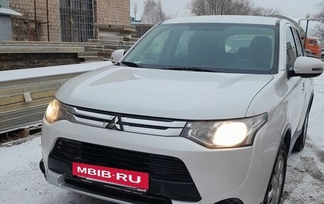 Mitsubishi Outlander III рестайлинг 3, 2014 год, 1 297 000 рублей, 2 фотография