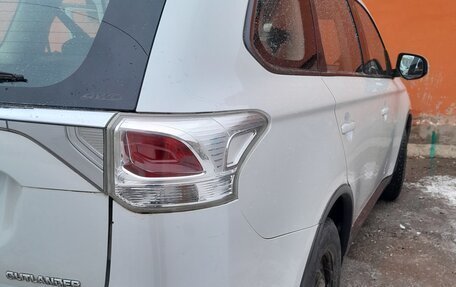 Mitsubishi Outlander III рестайлинг 3, 2014 год, 1 297 000 рублей, 4 фотография