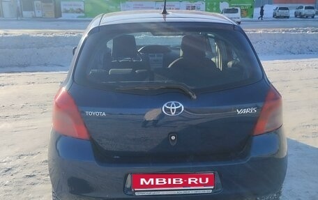 Toyota Yaris III рестайлинг, 2006 год, 700 000 рублей, 2 фотография