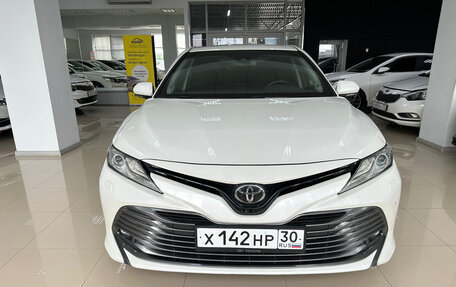 Toyota Camry, 2019 год, 3 100 000 рублей, 2 фотография