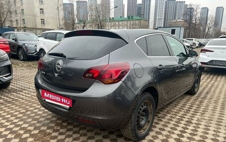 Opel Astra J, 2011 год, 630 000 рублей, 3 фотография