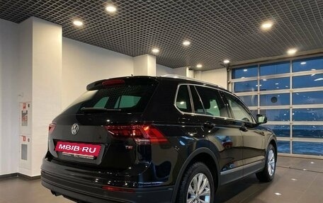 Volkswagen Tiguan II, 2017 год, 2 440 000 рублей, 3 фотография