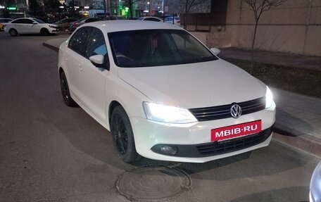 Volkswagen Jetta VI, 2011 год, 890 000 рублей, 6 фотография