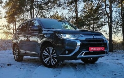 Mitsubishi Outlander III рестайлинг 3, 2021 год, 2 830 000 рублей, 1 фотография