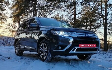 Mitsubishi Outlander III рестайлинг 3, 2021 год, 2 830 000 рублей, 3 фотография