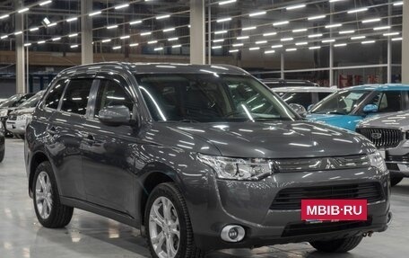 Mitsubishi Outlander III рестайлинг 3, 2013 год, 1 748 000 рублей, 16 фотография