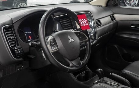 Mitsubishi Outlander III рестайлинг 3, 2013 год, 1 748 000 рублей, 13 фотография