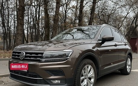 Volkswagen Tiguan II, 2018 год, 2 450 000 рублей, 2 фотография