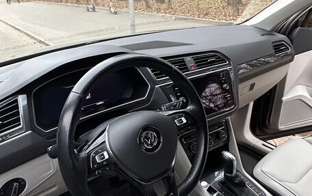 Volkswagen Tiguan II, 2018 год, 2 450 000 рублей, 15 фотография