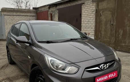 Hyundai Solaris II рестайлинг, 2011 год, 825 000 рублей, 1 фотография