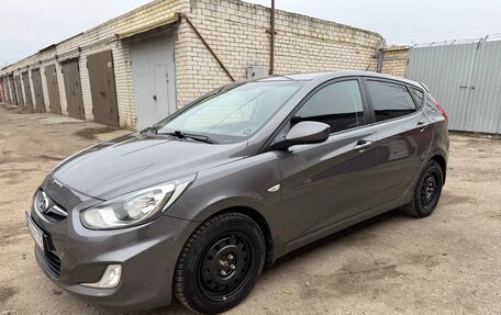 Hyundai Solaris II рестайлинг, 2011 год, 825 000 рублей, 6 фотография