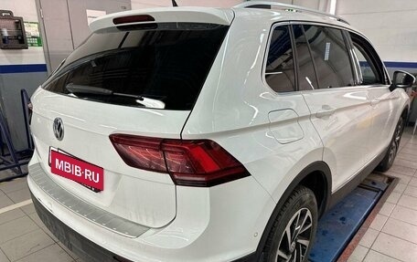 Volkswagen Tiguan II, 2018 год, 2 597 000 рублей, 4 фотография