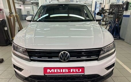 Volkswagen Tiguan II, 2018 год, 2 597 000 рублей, 2 фотография