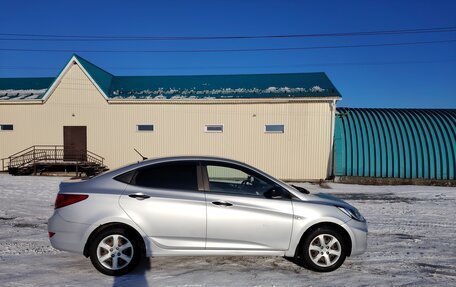 Hyundai Solaris II рестайлинг, 2011 год, 800 000 рублей, 4 фотография