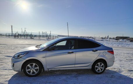 Hyundai Solaris II рестайлинг, 2011 год, 800 000 рублей, 7 фотография