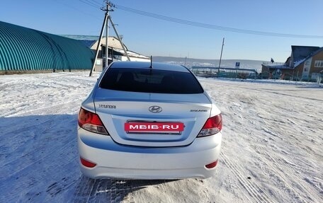 Hyundai Solaris II рестайлинг, 2011 год, 800 000 рублей, 6 фотография