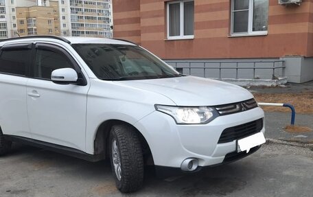 Mitsubishi Outlander III рестайлинг 3, 2012 год, 1 550 000 рублей, 2 фотография