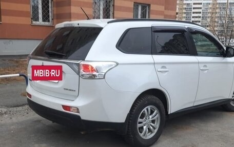 Mitsubishi Outlander III рестайлинг 3, 2012 год, 1 550 000 рублей, 4 фотография