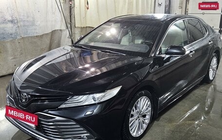 Toyota Camry, 2020 год, 3 000 000 рублей, 2 фотография