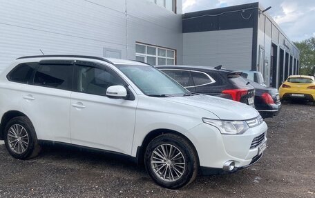 Mitsubishi Outlander III рестайлинг 3, 2013 год, 1 750 000 рублей, 3 фотография