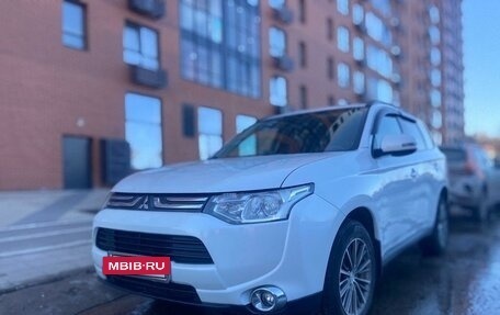 Mitsubishi Outlander III рестайлинг 3, 2013 год, 1 750 000 рублей, 2 фотография