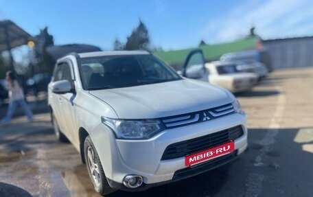 Mitsubishi Outlander III рестайлинг 3, 2013 год, 1 750 000 рублей, 4 фотография