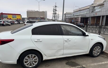 KIA Rio IV, 2017 год, 909 000 рублей, 3 фотография