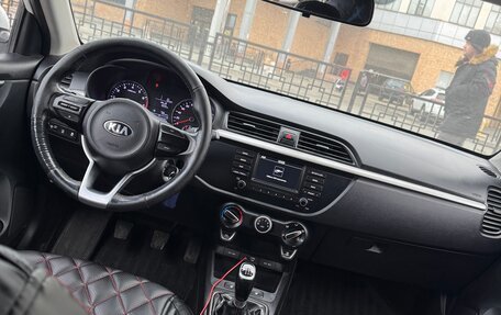 KIA Rio IV, 2017 год, 909 000 рублей, 8 фотография