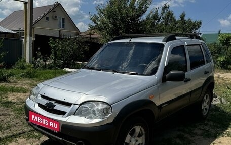 Chevrolet Niva I рестайлинг, 2010 год, 550 000 рублей, 3 фотография