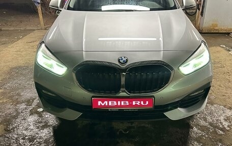 BMW 1 серия, 2019 год, 2 500 000 рублей, 1 фотография