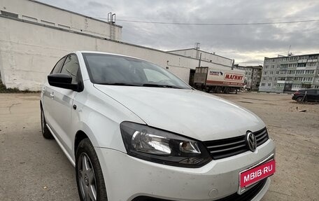 Volkswagen Polo VI (EU Market), 2015 год, 710 000 рублей, 2 фотография