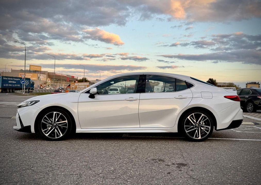 Toyota Camry, 2024 год, 4 800 000 рублей, 4 фотография