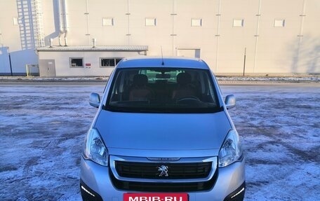 Peugeot Partner II рестайлинг 2, 2016 год, 1 090 000 рублей, 2 фотография