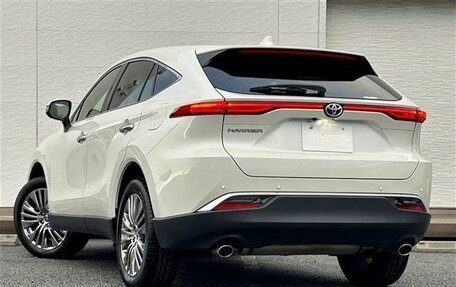 Toyota Harrier, 2021 год, 2 340 000 рублей, 4 фотография