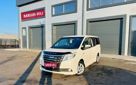 Toyota Noah III, 2014 год, 2 099 999 рублей, 1 фотография