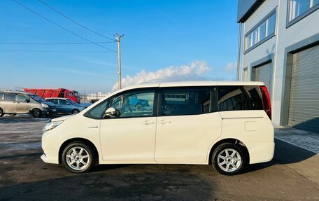 Toyota Noah III, 2014 год, 2 099 999 рублей, 3 фотография