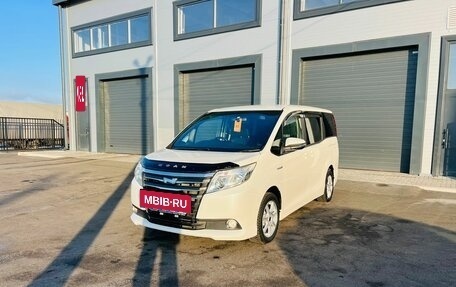 Toyota Noah III, 2014 год, 2 099 999 рублей, 2 фотография