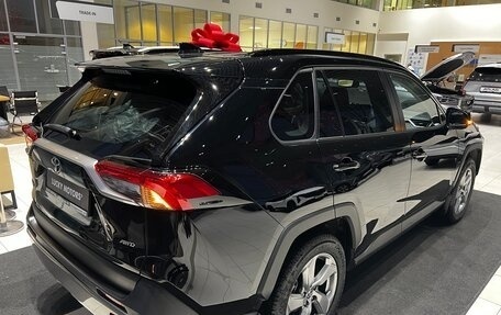 Toyota RAV4, 2021 год, 3 695 000 рублей, 8 фотография